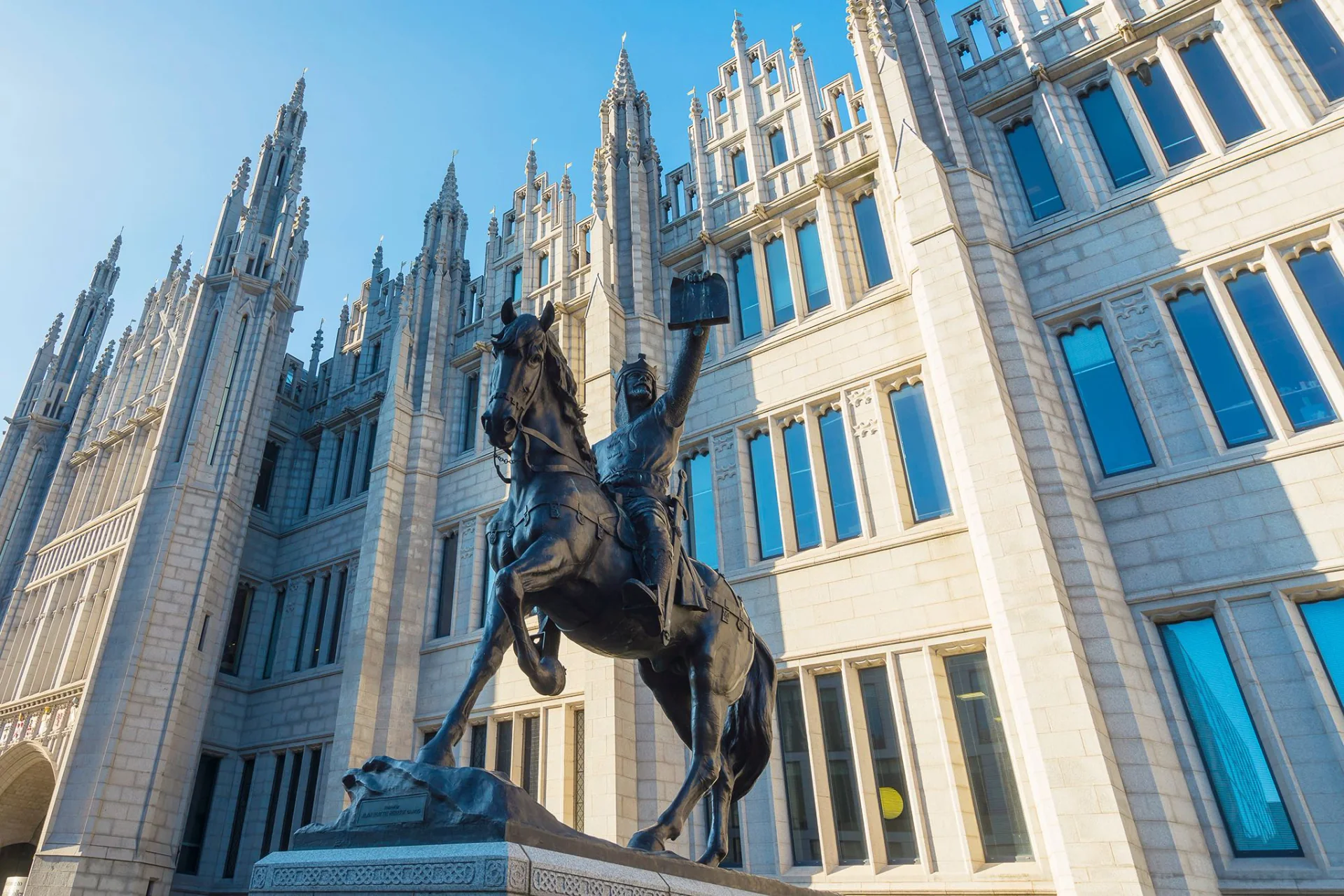 Colegiul Marischal din centrul orașului Aberdeen