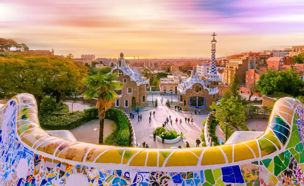 Orizontul Barcelona și malul mării mediteraneene din Catalonia