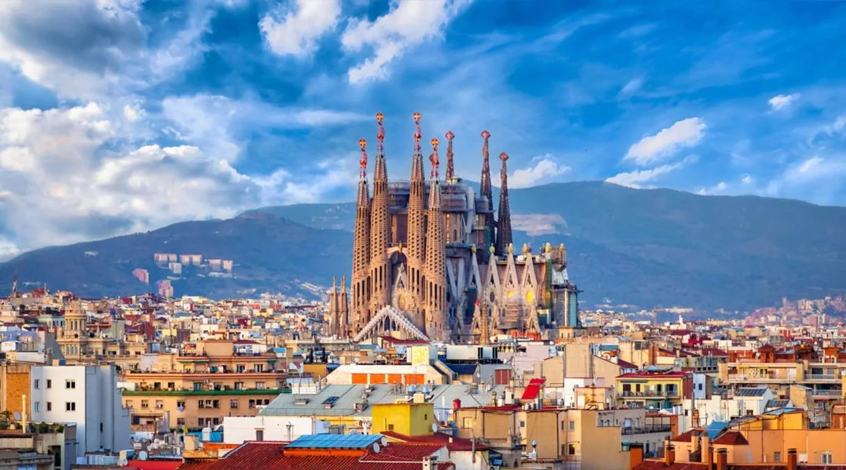 Barcelona malul mării și orizontul orașului mediteranean