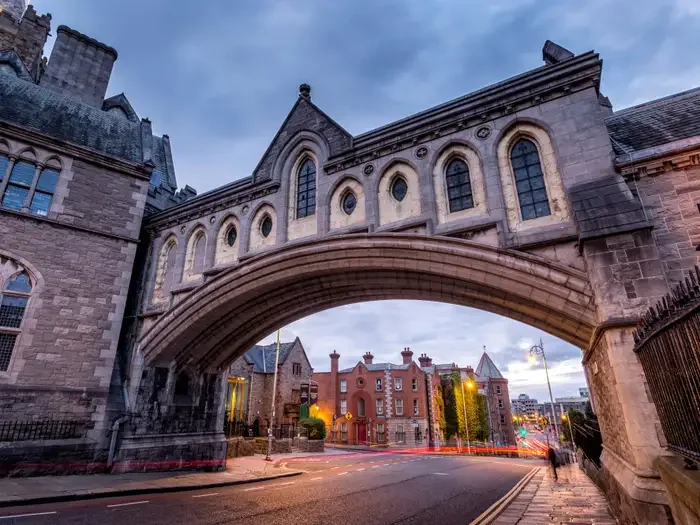 Dublin centrul orașului, râul Liffey și repere istorice din Irlanda