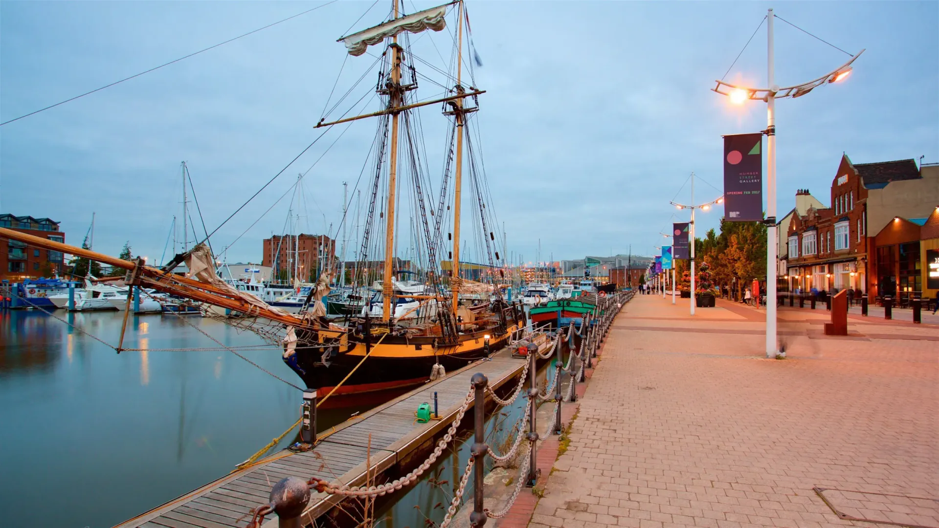 Hull Marina, malul istoric și centrul orașului în East Yorkshire