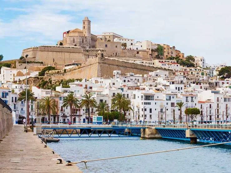 Ibiza Oraș, Dalt Vila și malul mării mediteraneene din Insulele Baleare