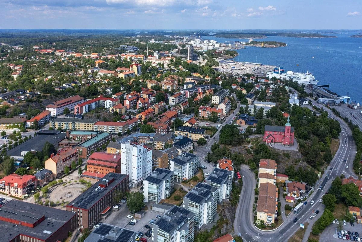 Port Nynäshamn pe continentul suedez