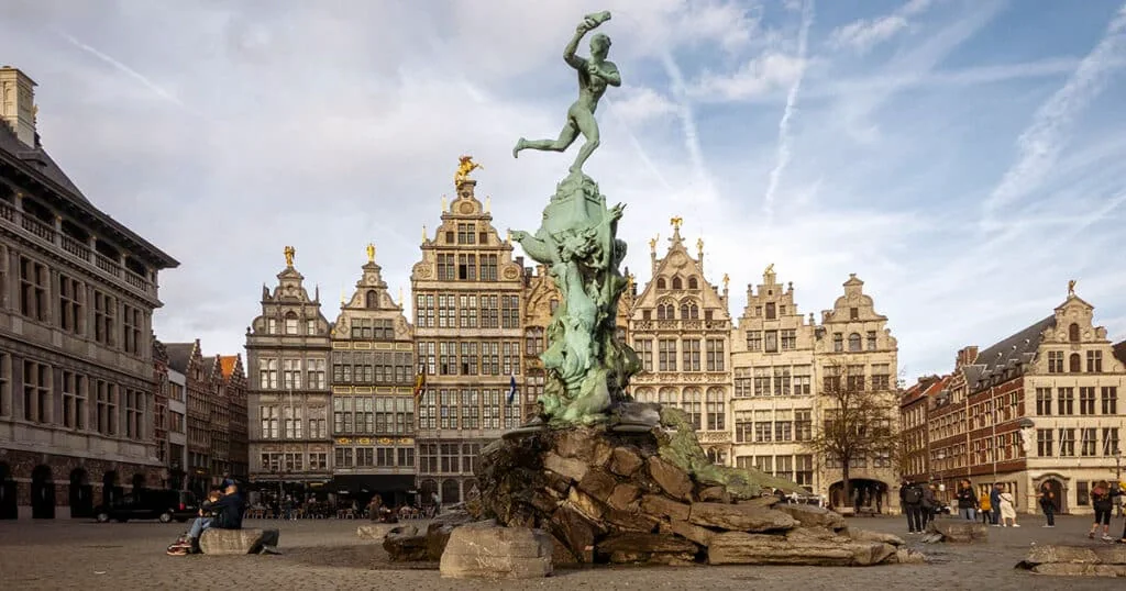 Ostend Plajă, promenadă și malul mării Mării Nordului de pe coasta belgiană
