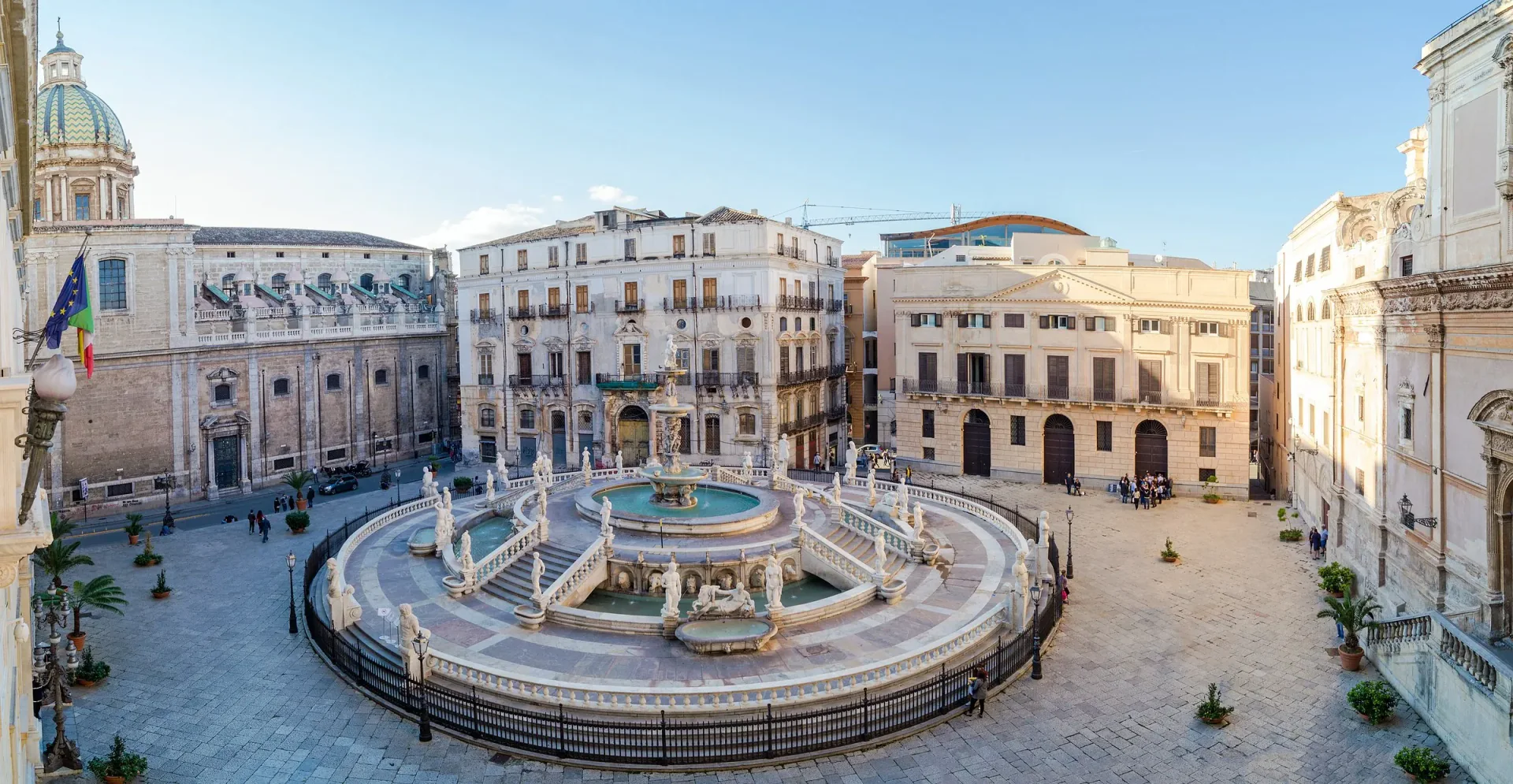 Palermo orizontul, arhitectura istorică și malul mării mediteraneene din Sicilia