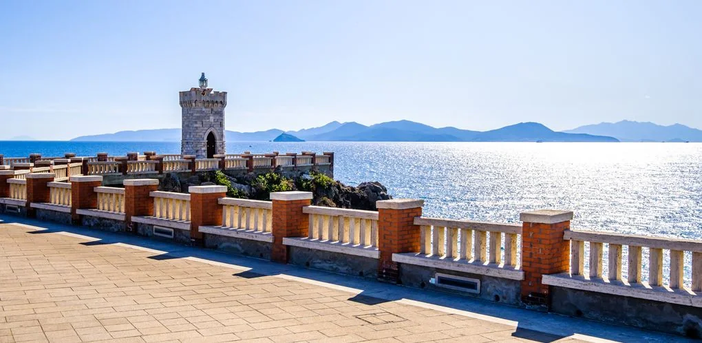 Piombino Orașul vechi, coasta toscane și vedere la Marea Mediterană