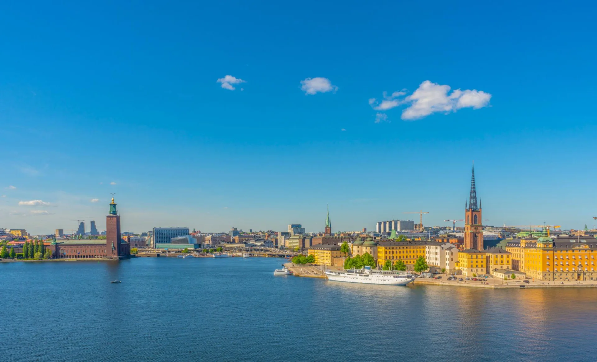 Stockholm malul mării și orizontul orașului