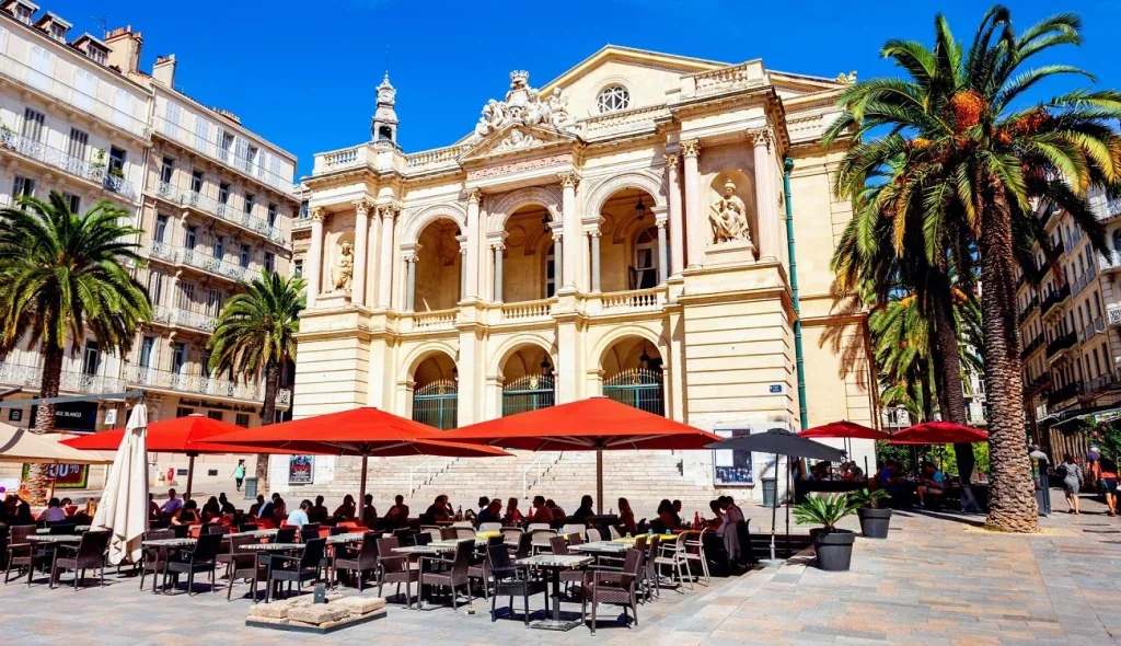 Toulon portul, orașul vechi și malul mării mediteraneene din sudul Franței