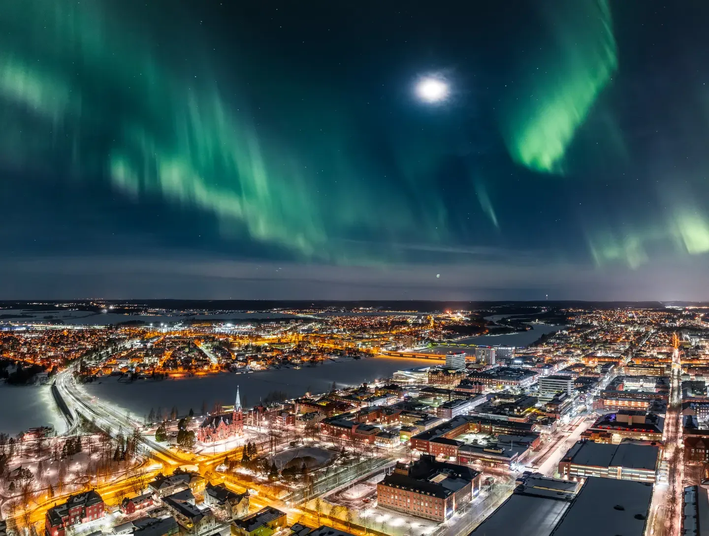 Umeå centrul orașului, malul râului și peisajul nordic al Suediei