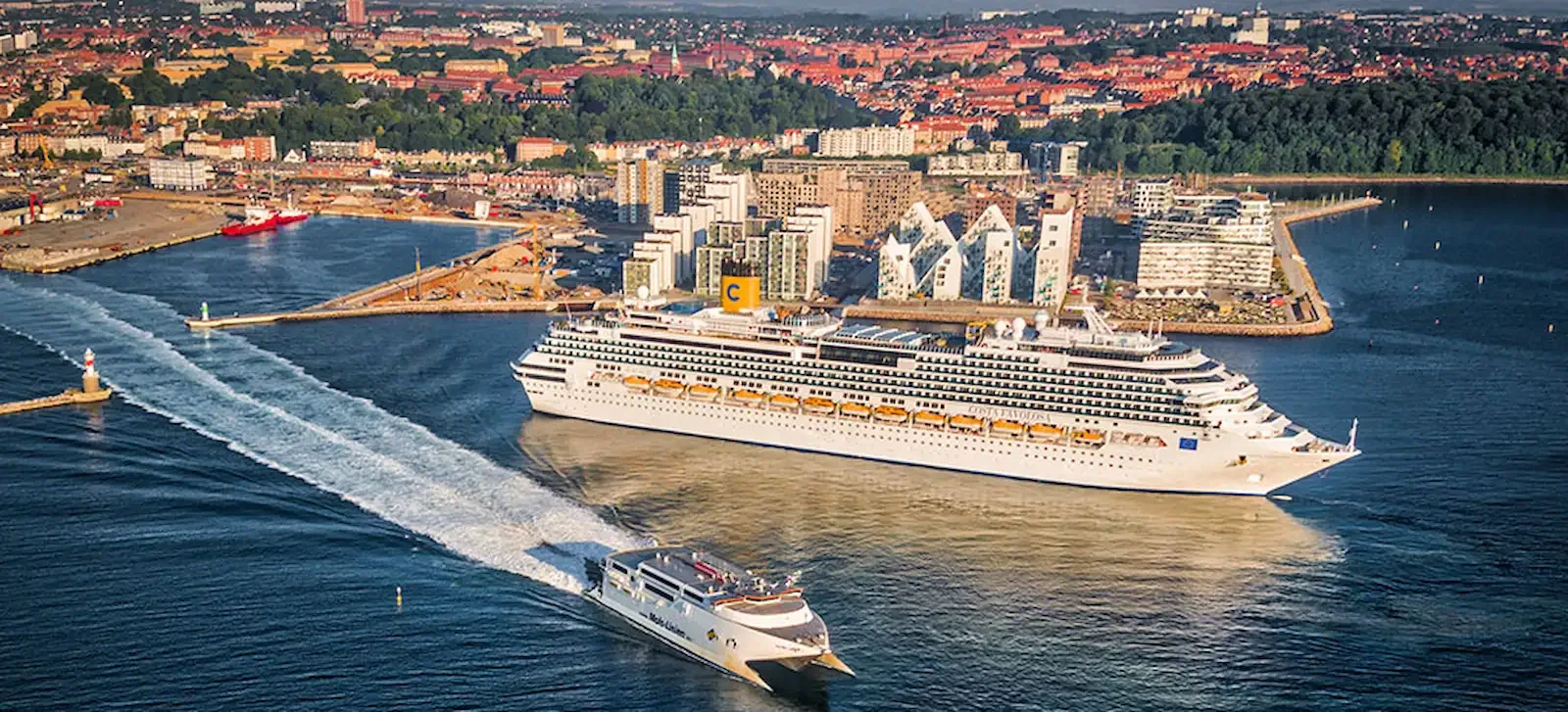 Aarhus portul și poarta de feriboturi din Danemarca