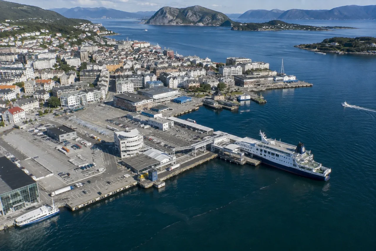 Ålesund chei și port de coastă pentru feriboturi