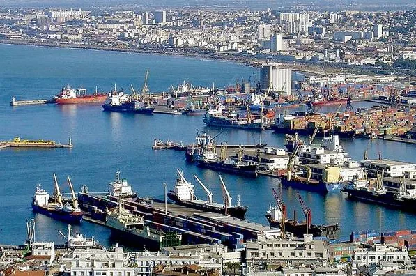 Algiers Port de feriboturi și malul apei din Algeria
