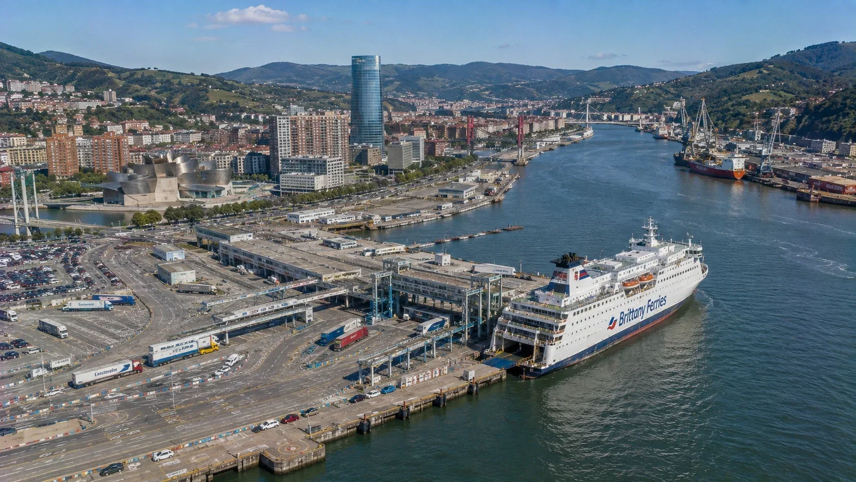 Portul terminalului de feriboturi de pasageri Bilbao din Zierbena