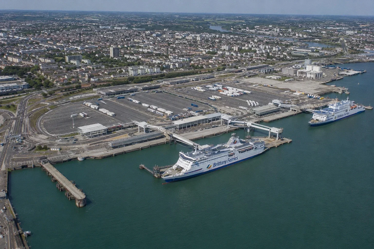 Terminalul de feriboturi de pasageri Ouistreham care deservește Caen în Normandia