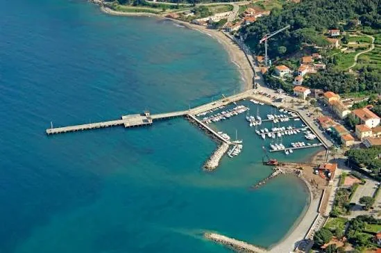 Portul de feriboturi din Cavo