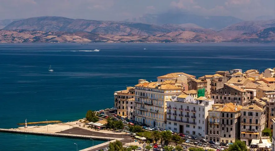 Portul de feriboturi din Corfu