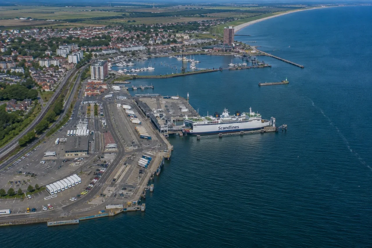 Facilități de feriboturi pentru pasageri și portul de la Cuxhaven pe Marea Nordului