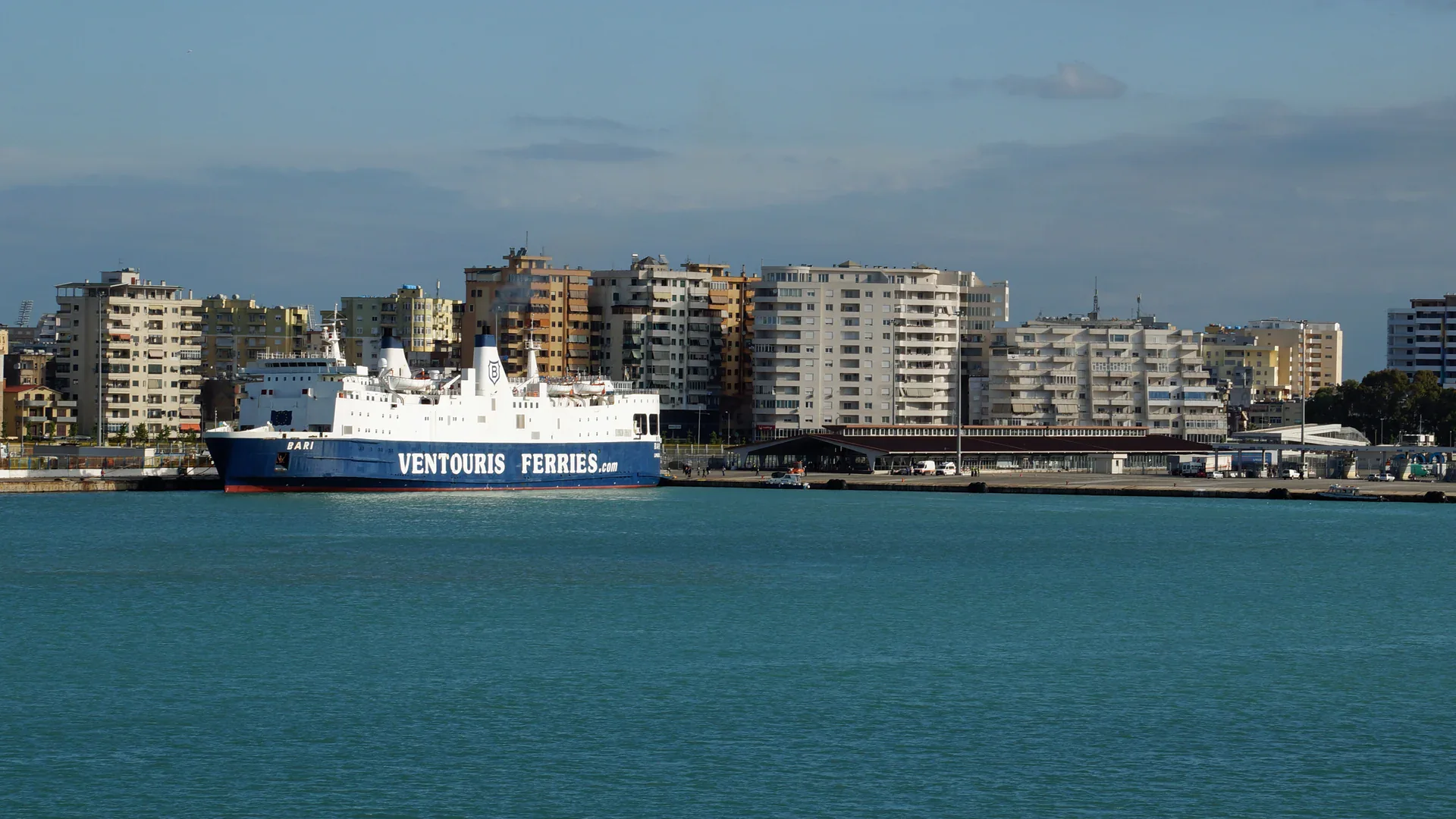 Feribotul Ventouris la terminalul de feriboturi Durrës din Albania