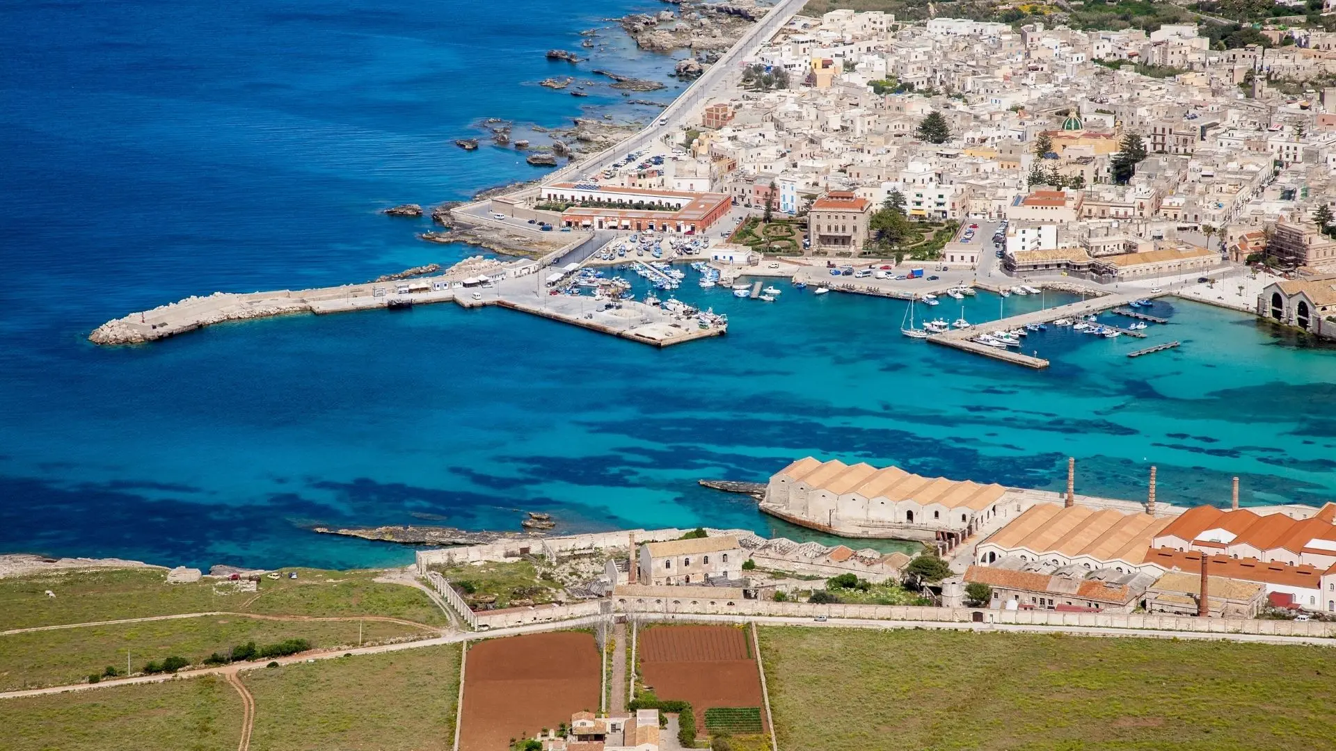 Portul de feriboturi din Favignana