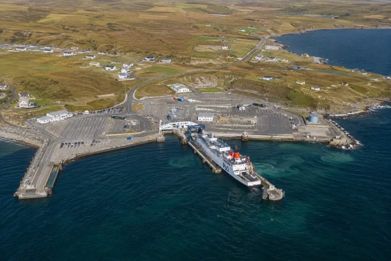 Gills Bay coasta și împrejurimile portului