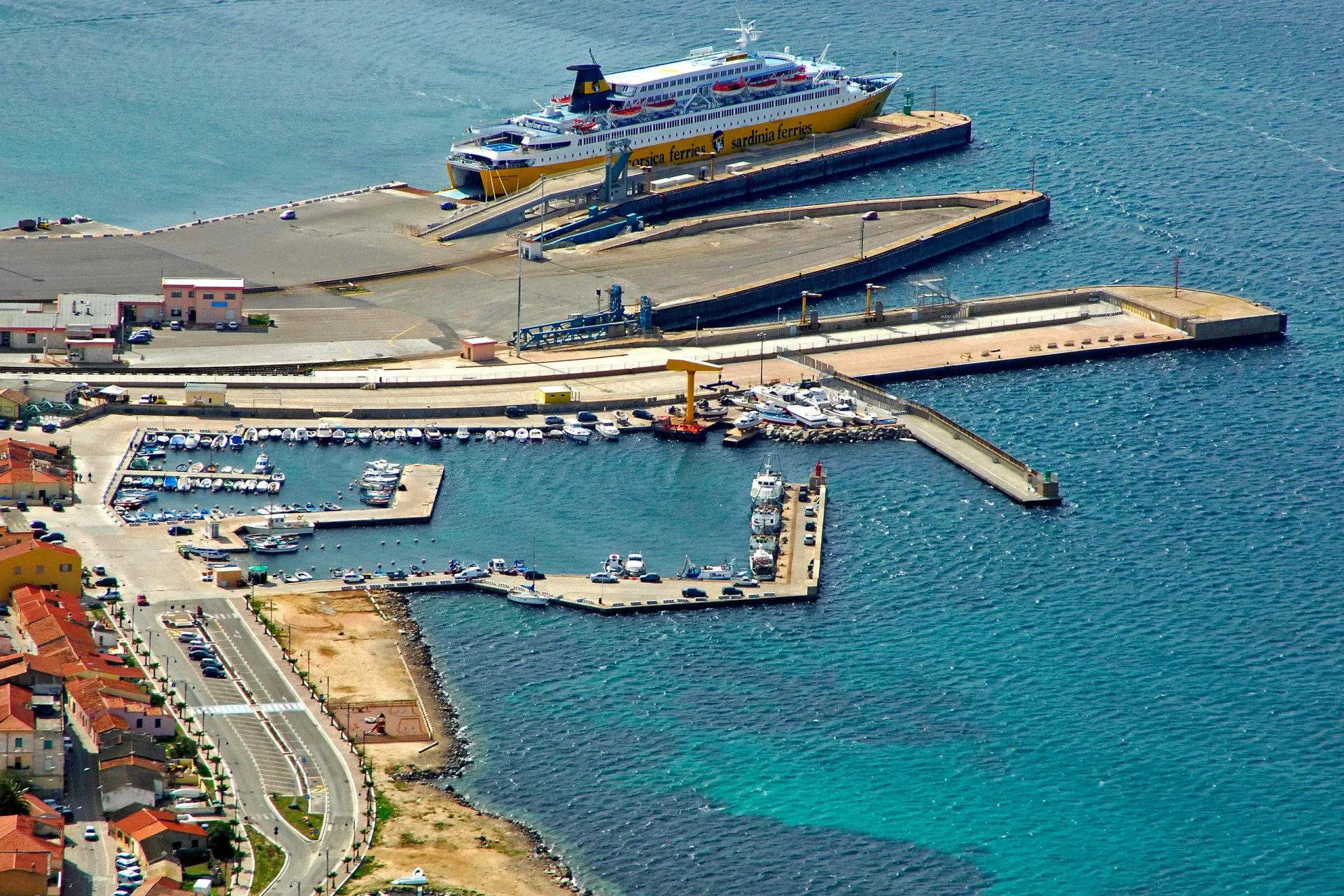 Golfo Aranci port de feriboturi din Sardinia