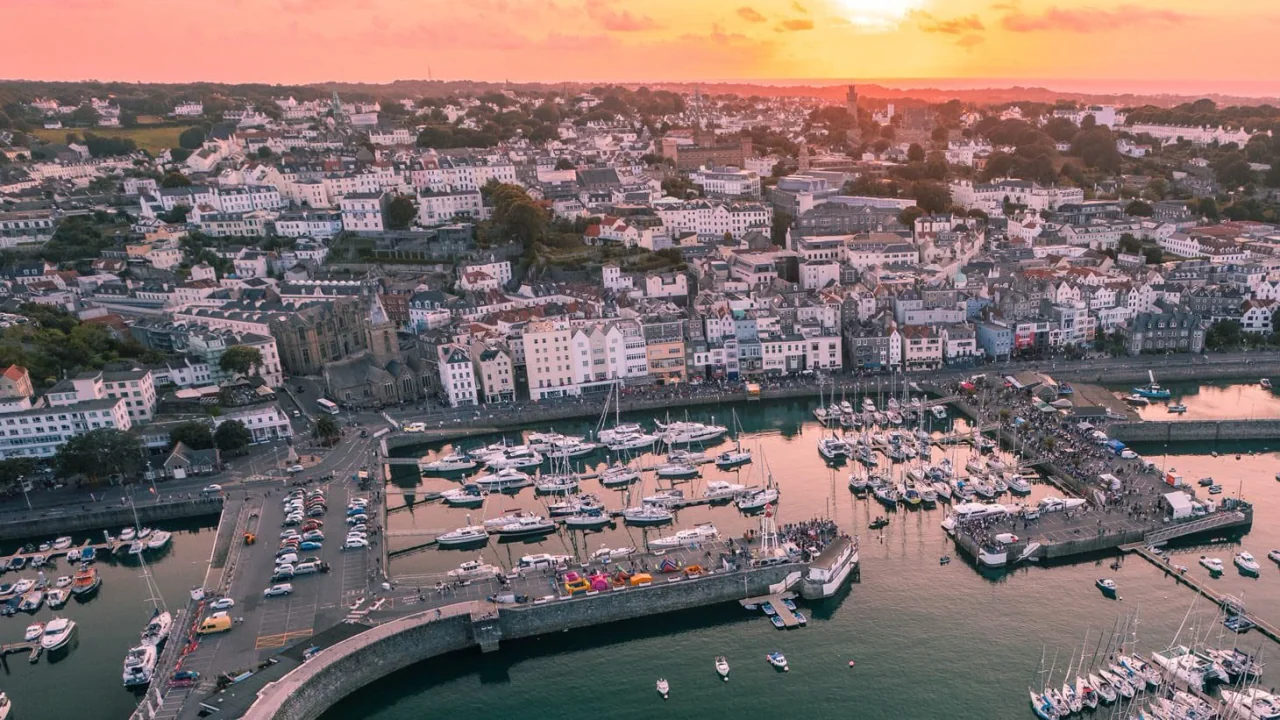 Portul St Peter Port din Guernsey