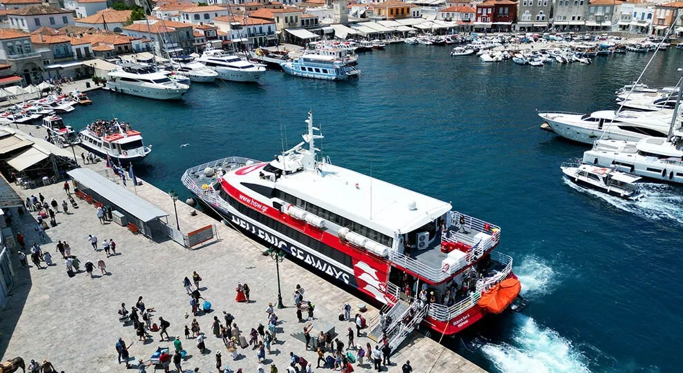 Portul de feriboturi din Hydra