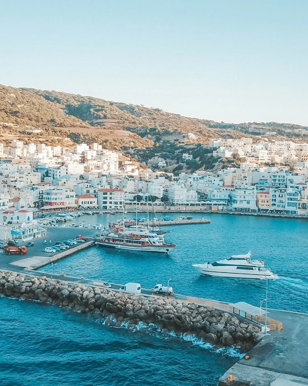 Portul de feriboturi din Karpathos