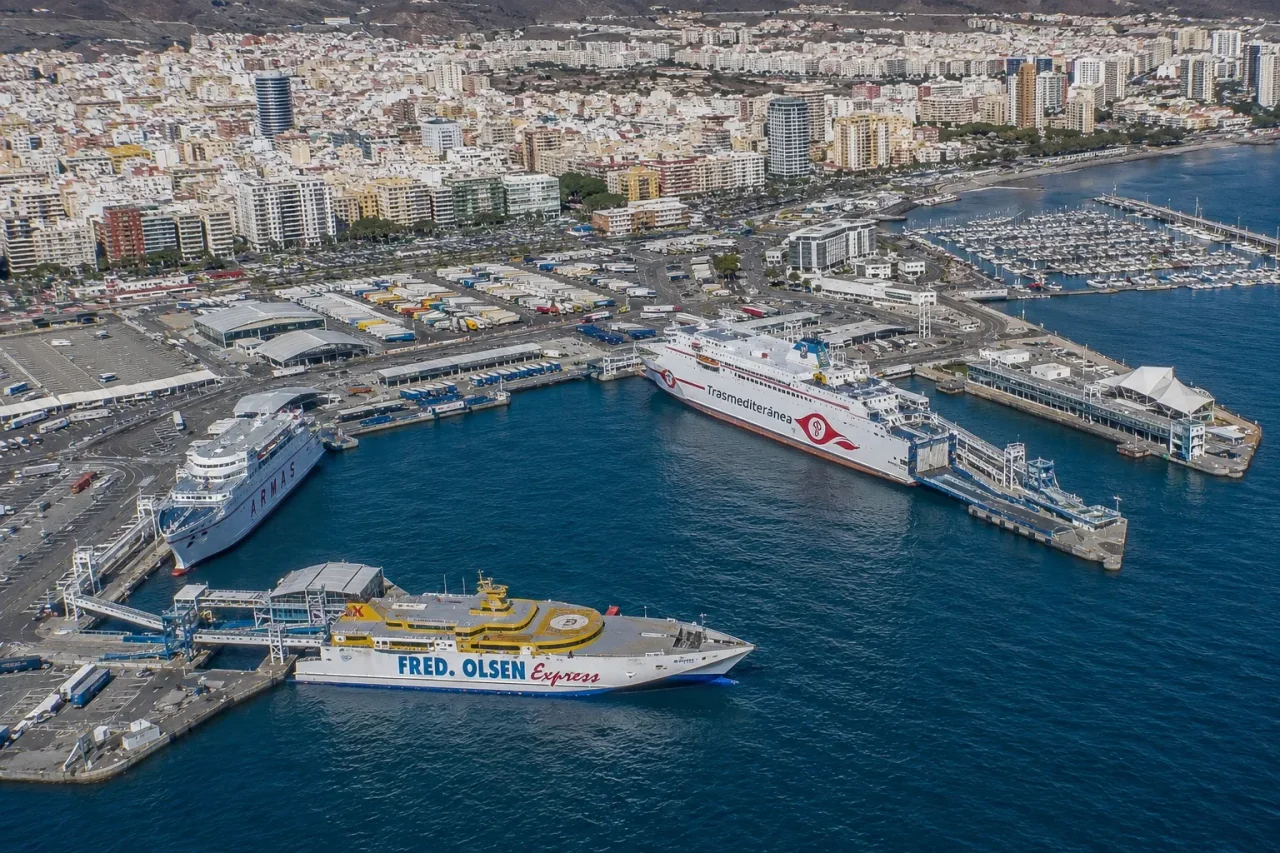 Dane pentru feribotul de pasageri în portul Las Palmas, Gran Canaria