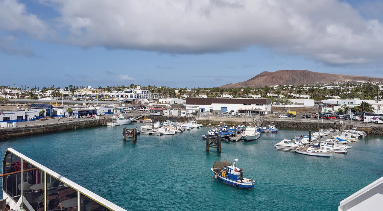 Playa Blanca portul și zona de feriboturi din Lanzarote