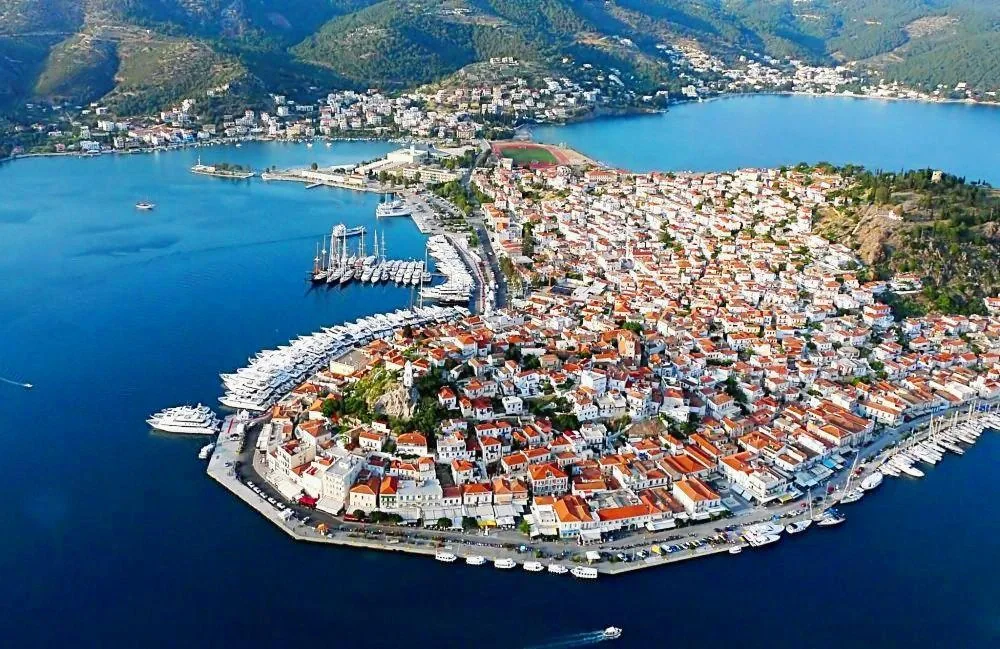 Portul de feriboturi din Poros