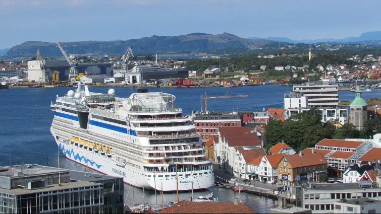Stavanger port și malul apei din vestul Norvegiei