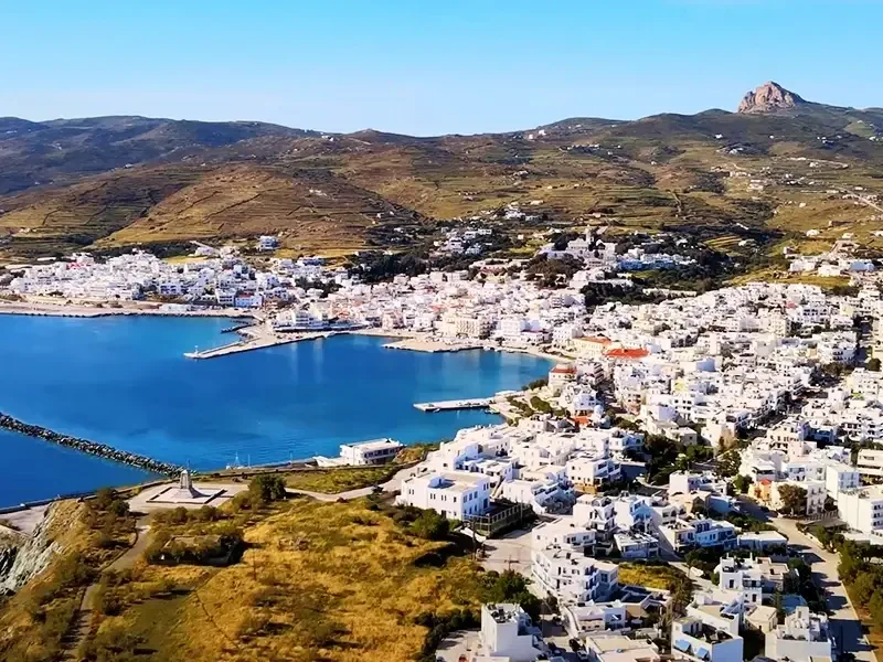 Portul de feriboturi din Tinos