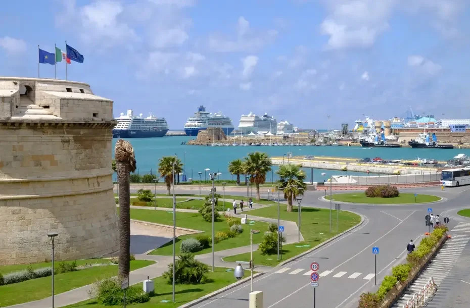 Tunis port de feriboturi din Tunisia