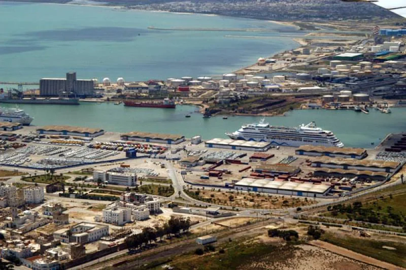 Tunis Port de feriboturi și malul apei din Tunisia