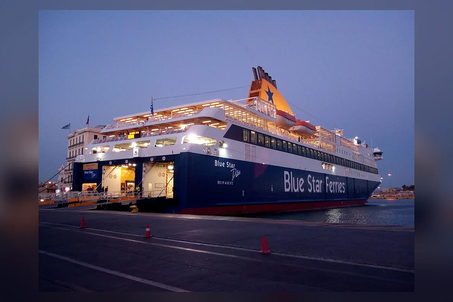 Blue Star Ferries feribotul pentru pasageri și vehicule