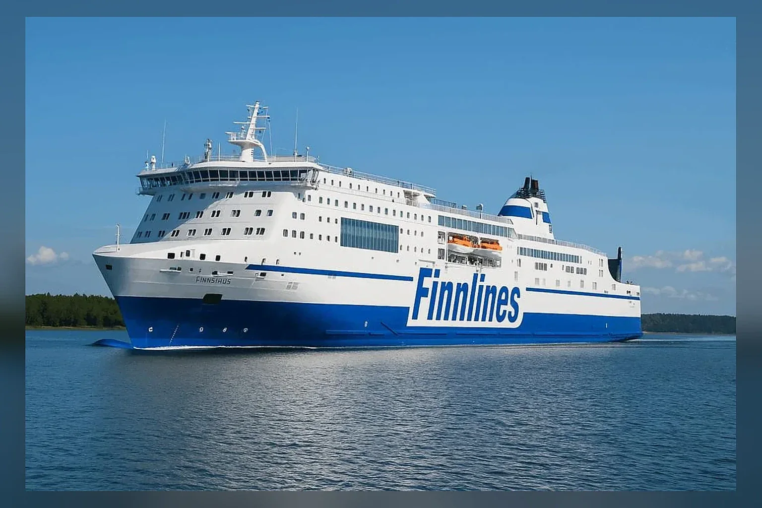 Finnlines feribotul pentru pasageri și vehicule care traversează Marea Baltică