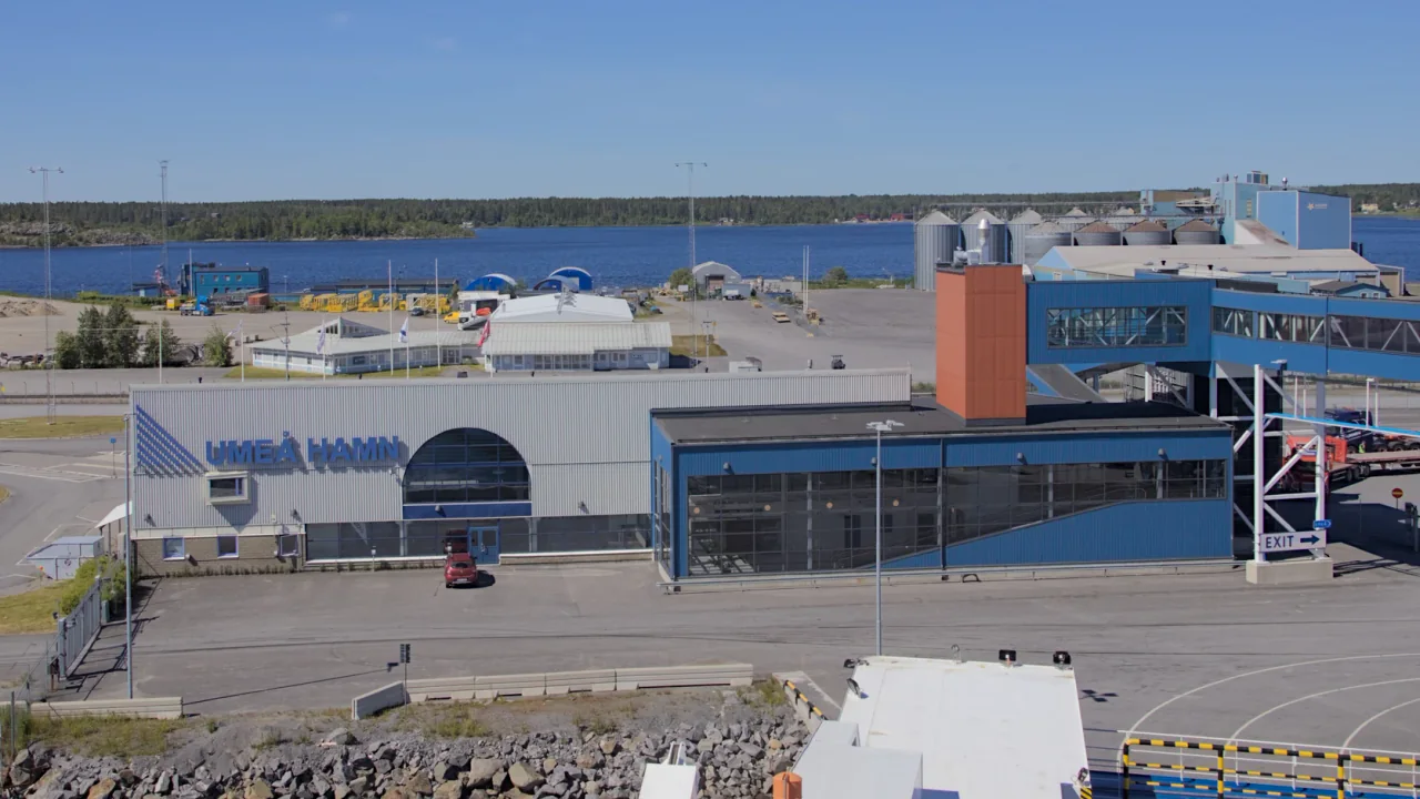 Terminalul Wasaline și zona portuară la Umeå Holmsund