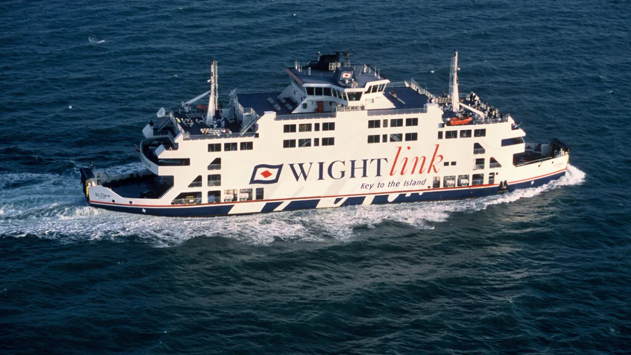 Feribotul St Clare Wightlink pe mare
