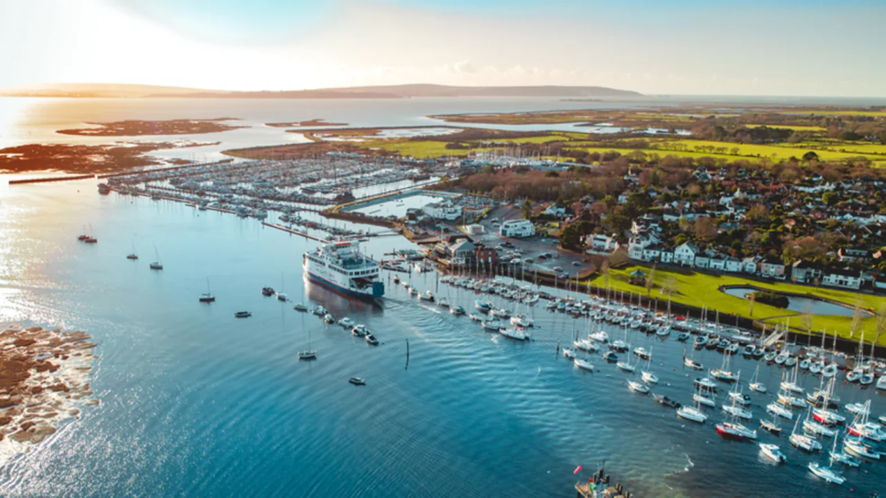 Wightlink Feribotul clasa Wight pleacă din Lymington
