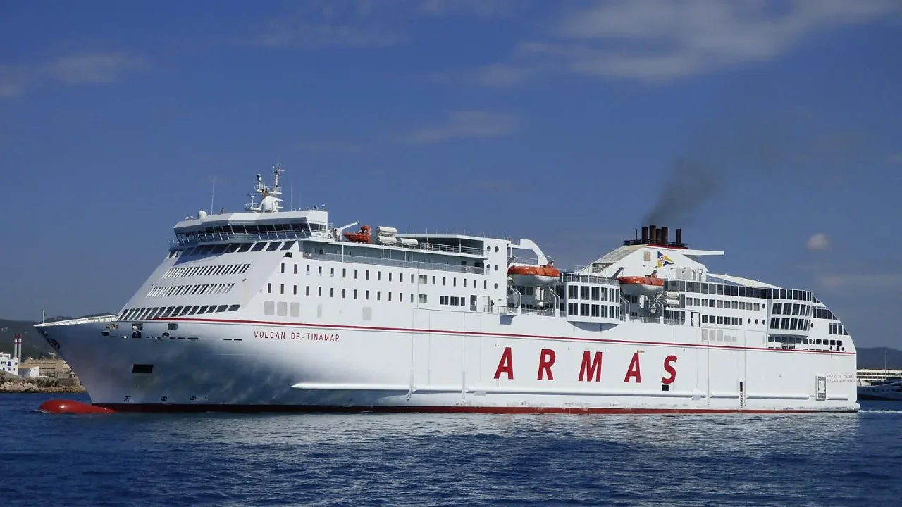 Feribotul Naviera Armas