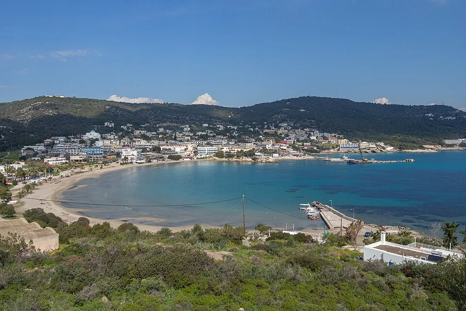 Agia Marina, Aegina: litoral și zona portului