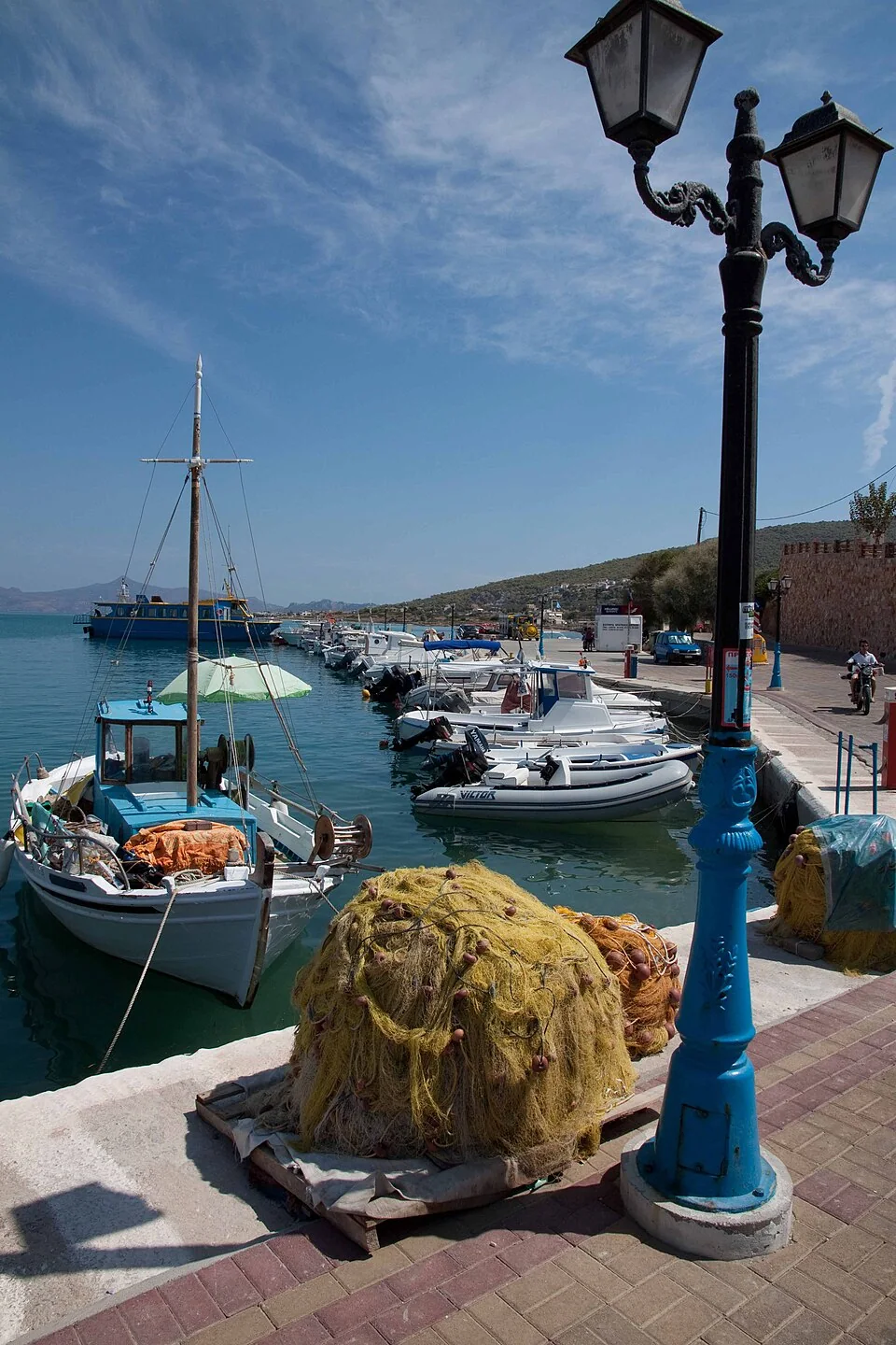 Myli, Agistri coasta și zona portului