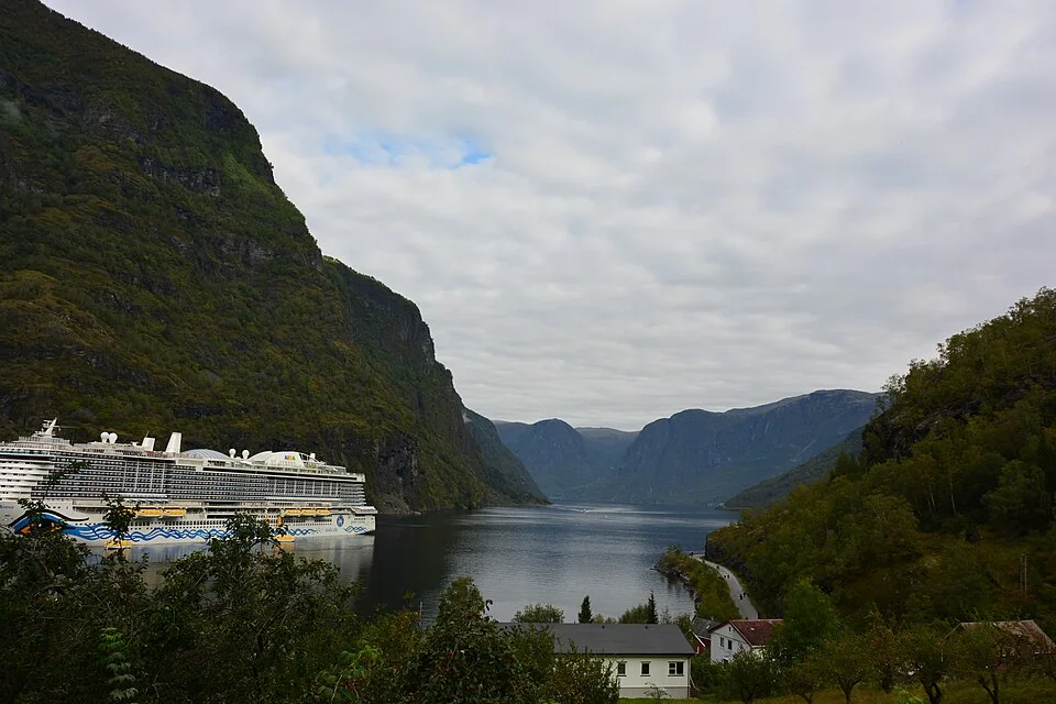 Flåm coasta și împrejurimile portului